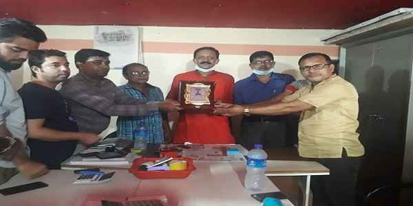 মধ্যনগর ইউনিয়ন পরিষদ চেয়ারম্যানকে সংবর্ধনা - Sunamganj Journal