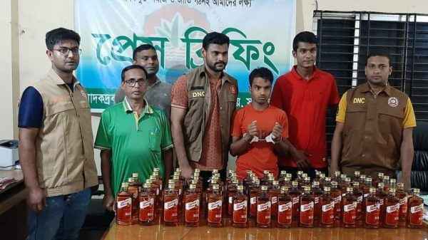 ভারতীয় মদসহ এক যুবককে গ্রেফতার করেছে জেলা মাদকদ্রব্য নিয়ন্ত্রণ অধিদফতর - Sunamganj Journal