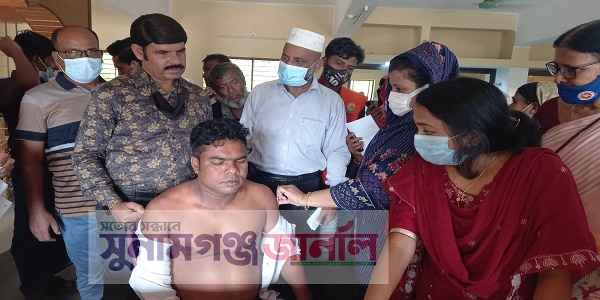 প্রধানমন্ত্রীর ৭৫তম জন্মদিন উপলক্ষে গণটিকা দেয়া হচ্ছে - Sunamganj Journal