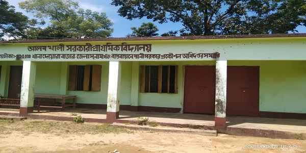 সরকারি নির্দেশনা অমান্য করে স্কুল বন্ধ, সাংবাদিককে লাঞ্ছিত করার হুমকি - Sunamganj Journal