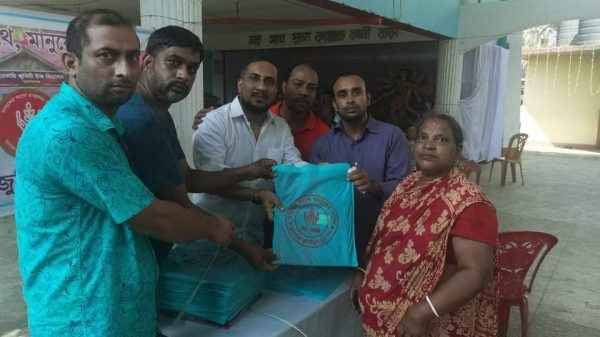 সুনামগঞ্জে জুবিলিয়ান ১৯৯৯ ব্যাচের বস্ত্র বিতরণ - Sunamganj Journal