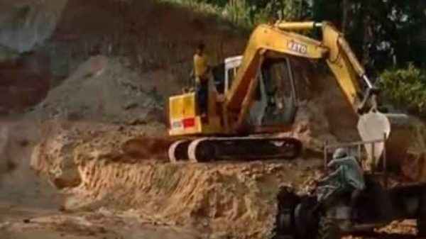দোয়ারাবাজারে টিলাকেটে অপরাধে তিনজনকে ২ লাখ ৩০ হাজার টাকা জরিমানা - Sunamganj Journal