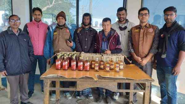 জামালগঞ্জে ভারতীয় মদসহ মাদক ব্যবসায়ীকে গ্রেপ্তার - Sunamganj Journal