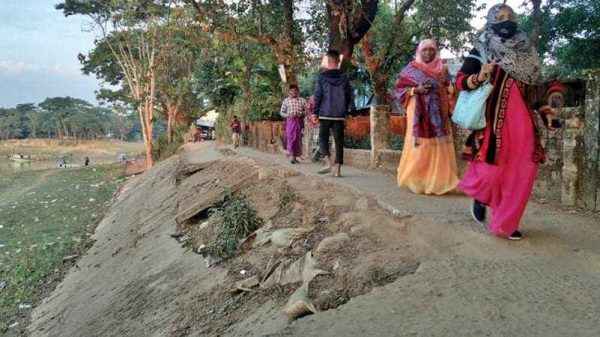 দোয়ারাবাজার খাদ্য গুদাম ও খেয়াঘাট ঝুঁকিপূর্ণ সড়কে বাড়ছে দূর্ঘটনা"মেরামত জরুরী - Sunamganj Journal