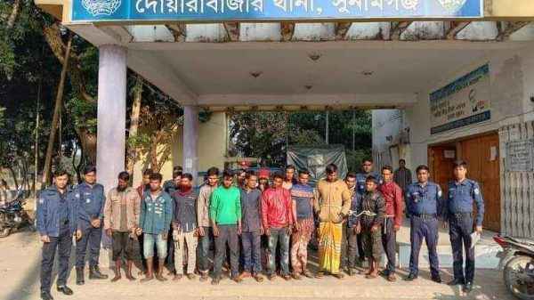 সুরমা নদীতে অবৈধ বালু উত্তোলন, ১৮ শ্রমিককে কারাদণ্ড - Sunamganj Journal