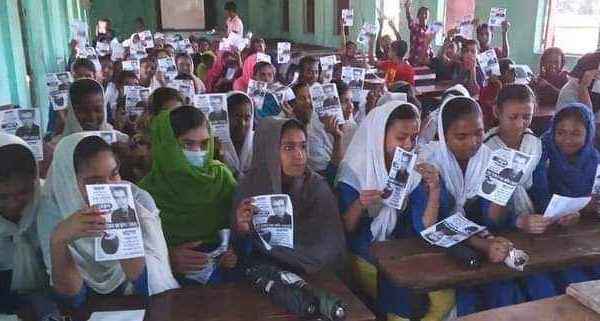 শিক্ষার্থীদের নিয়ে শ্রেণিকক্ষে নির্বাচনী প্রচার ইউপি সদস্যের! - Sunamganj Journal