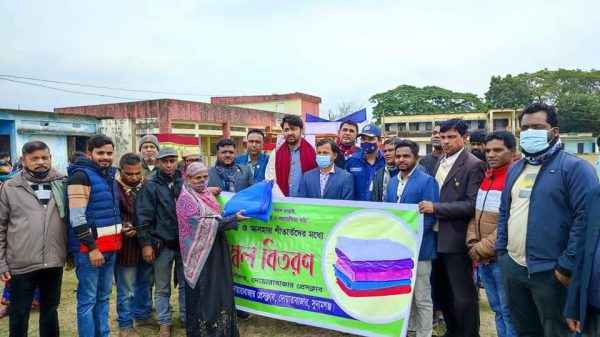 শীতার্তদের মাঝে দোয়ারাবাজার প্রেসক্লাবের কম্বল বিতরণ - Sunamganj Journal