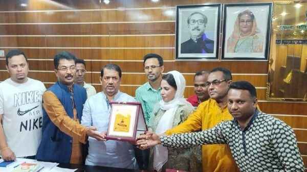 সার্চ এওয়ার্ড পেলেন নুরুল হুদা মুকুট ও নারী নেত্রী বিপাশা জান্নাত স্বপনা - Sunamganj Journal