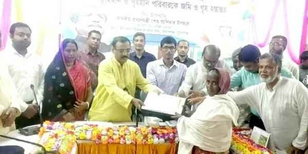 জামালগঞ্জে ভুমিহীন ও গৃহহীন পরিবারকে জমি ও গৃহ হস্তান্তর - Sunamganj Journal