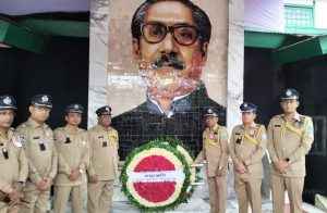 জাতীয় শোক দিবস পালন উপলক্ষে জাতির পিতা বঙ্গবন্ধু শেখ মুজিবুর রহমানের প্রতিকৃতিতে পুষ্পস্তবক অর্পণ - Sunamganj Journal